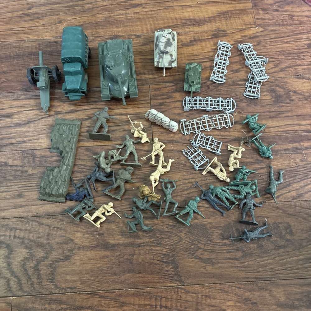 Lot VTG 1970s Tim Mee Green Plastic US Army Vehicles And Figures